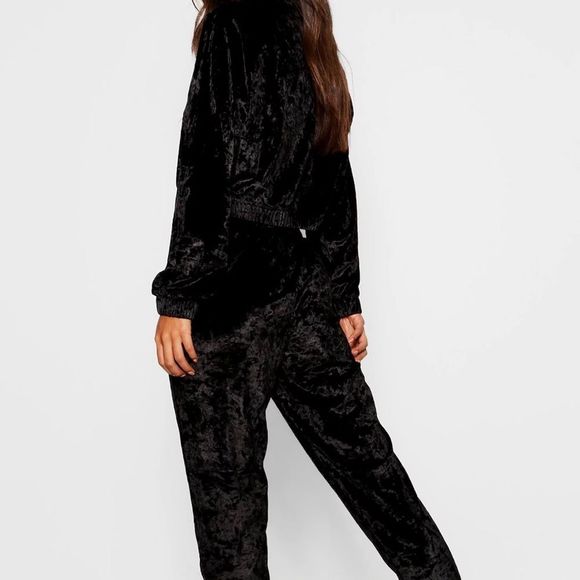 Boohoo Crushed Velvet Jogger Set - Picture 2 of 4